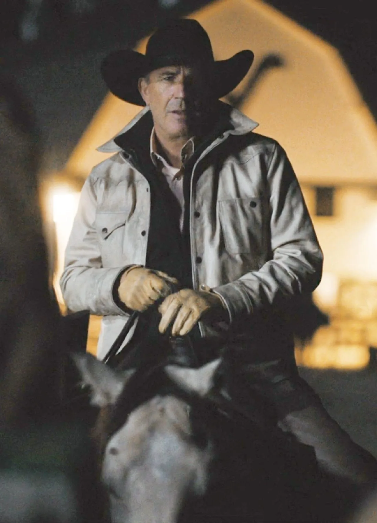 John Dutton’s Signature Cream Leather Jacket Yellowstone S05 Costume