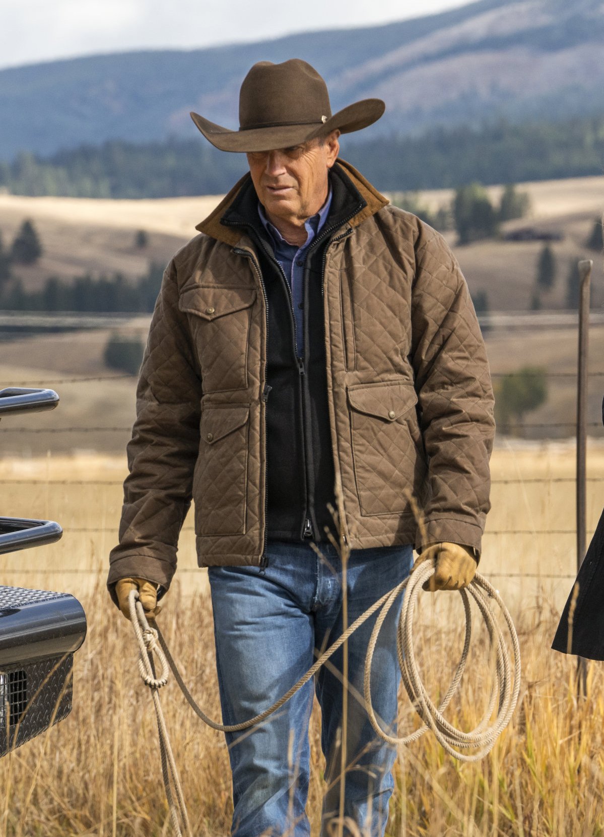 yellowstone-john-dutton-brown-quilted-jacket